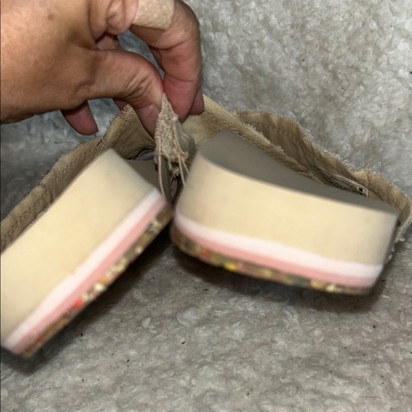 Vionic Cream Cross-Strap Sandals - Picture 3 of 9